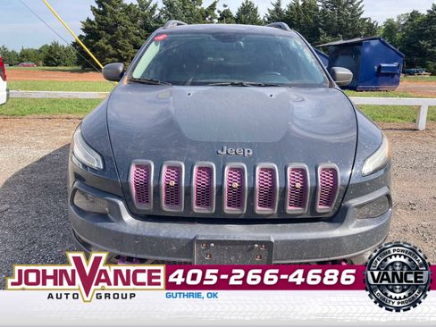 Used 2016 Jeep Cherokee Trailhawk w/ Comfort/Convenience Group AWD/4WD image 9