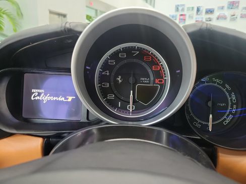 Used 2017 Ferrari California T RWD image 22