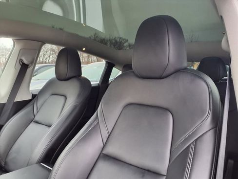 Used 2025 Tesla Model Y Long Range image 11