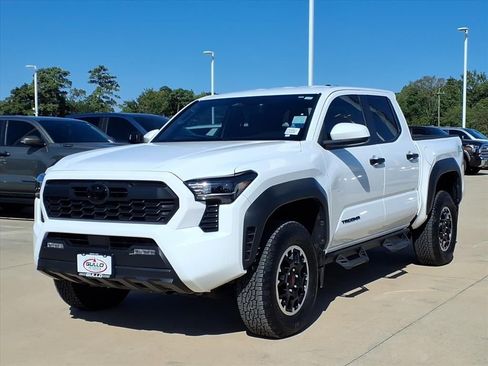 Used 2024 Toyota Tacoma TRD Off-Road image 7