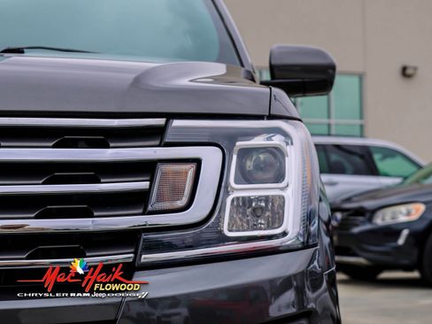 Used 2021 Ford Expedition Max XLT image 5