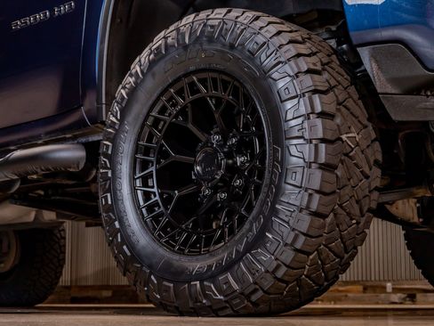 Used 2021 Chevrolet Silverado 2500 LTZ w/ LTZ Plus Package image 16