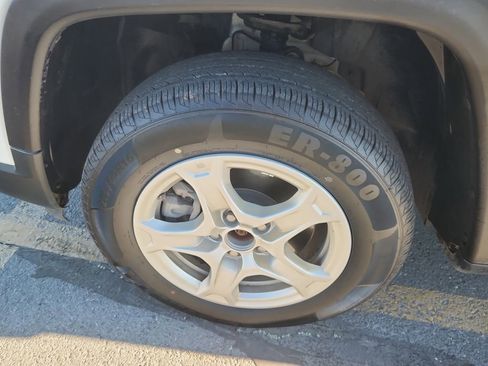 Used 2022 Jeep Compass Sport image 17