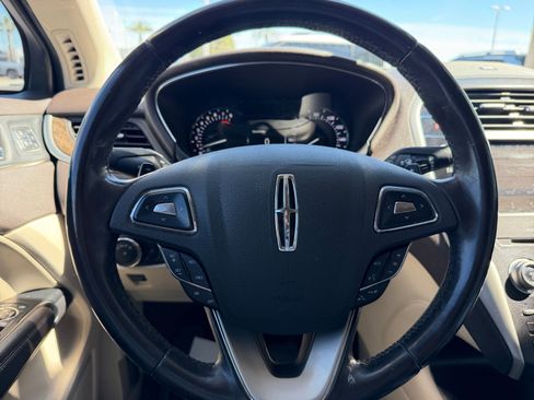 Used 2019 Lincoln MKC Reserve FWD image 9