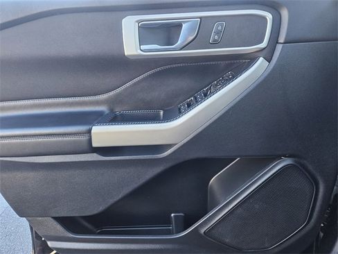 Used 2020 Ford Explorer XLT w/ Comfort Package image 30