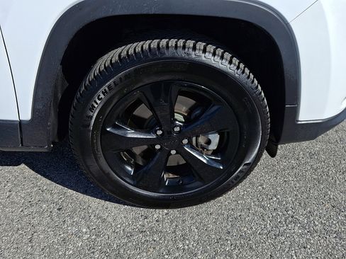 Used 2020 Jeep Cherokee Latitude Plus image 9