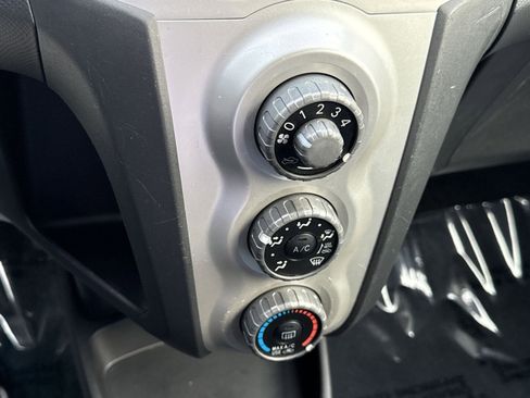 Used 2007 Toyota Yaris 2-Door Hatchback image 14