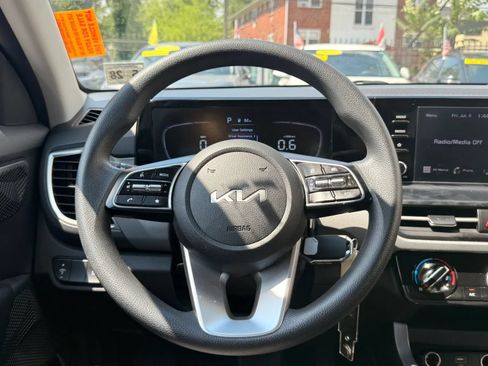 Used 2024 Kia Seltos LX AWD/4WD image 18