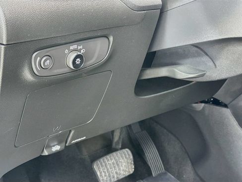 Certified 2024 Buick Encore GX Sport Touring FWD image 12