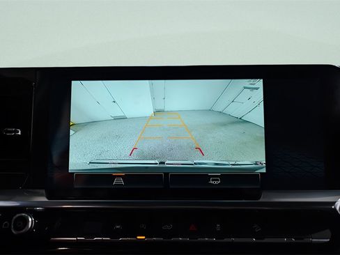 Used 2025 GMC Sierra 1500 Elevation image 16