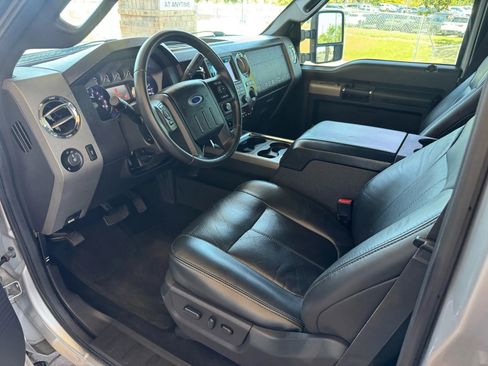 Used 2011 Ford F250 Lariat w/ Lariat Interior Pkg image 12