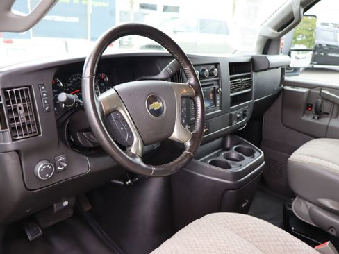 Used 2019 Chevrolet Express 3500 w/ Power Convenience Package RWD image 16