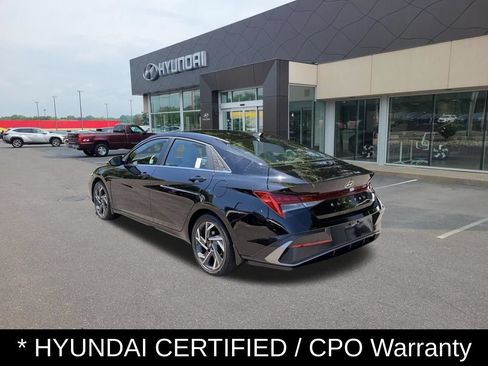 Certified 2025 Hyundai Elantra Limited FWD image 5