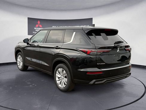 Used 2025 Mitsubishi Outlander ES AWD/4WD image 3