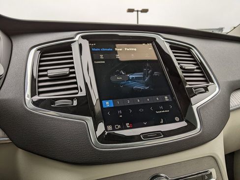 Certified 2025 Volvo XC90 T8 Plus w/ Protection Package Premier image 16