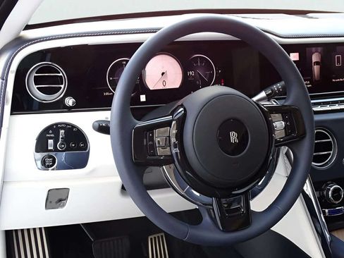 Certified 2025 Rolls-Royce Cullinan AWD/4WD image 20