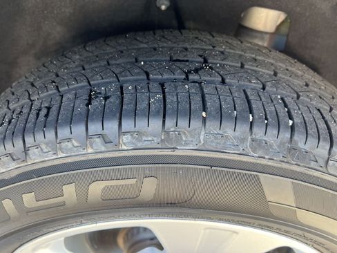 Used 2018 Mercedes-Benz GLC 300 w/ Premium Package image 21