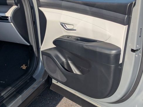 Used 2025 Hyundai Tucson SE image 13