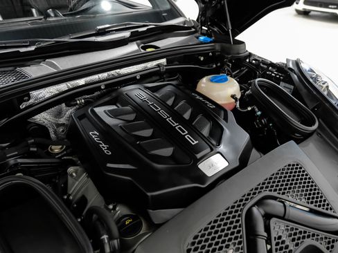 Used 2018 Porsche Macan Turbo w/ Premium Package Plus image 57