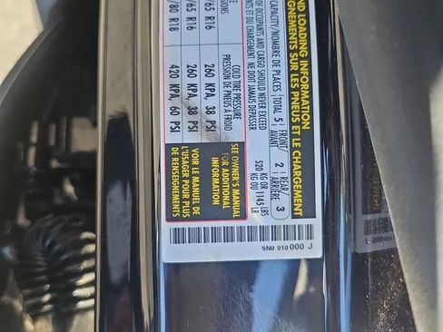 Used 2017 Volkswagen Tiguan S image 18