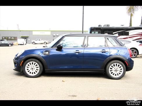 Used 2015 MINI Cooper 4-Door Hardtop w/ Premium Package FWD image 5