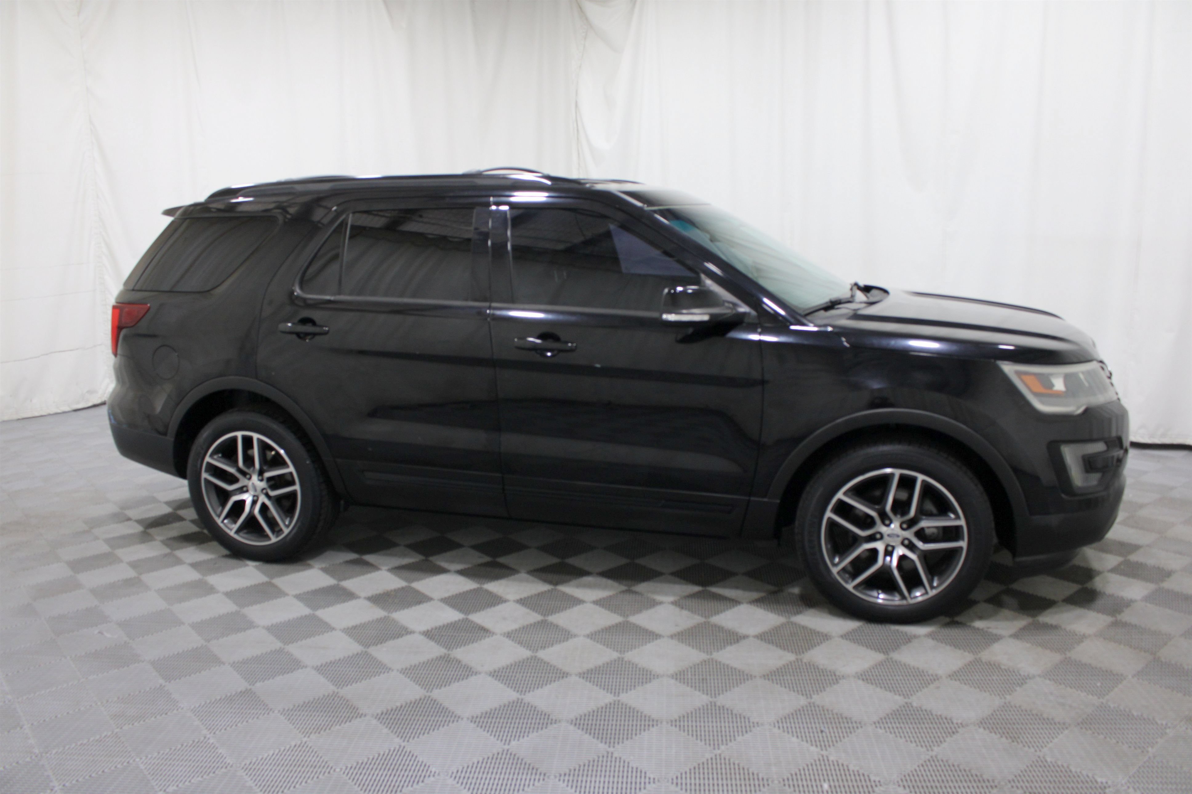 Used 2016 Ford Explorer Sport w/ Equipment Group 401A AWD/4WD image 32