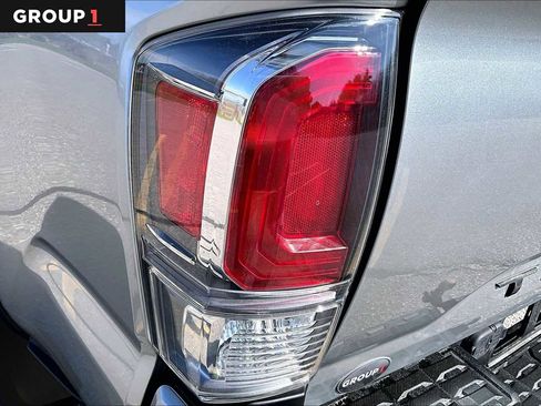 Used 2022 Toyota Tacoma TRD Off-Road w/ Technology Package AWD/4WD image 28