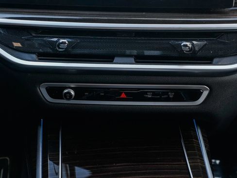 Used 2023 BMW X7 xDrive40i w/ M Sport Package AWD/4WD image 14