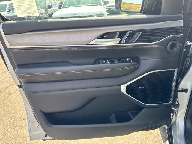 New 2026 Jeep Grand Wagoneer L 4WD image 9