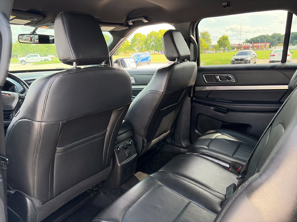 Used 2018 Ford Explorer XLT w/ Equipment Group 202A FWD image 24