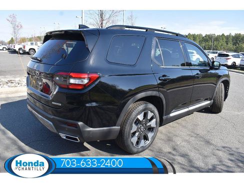 New 2026 Honda Pilot Touring image 7