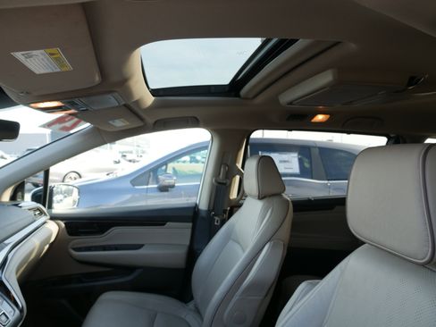 Certified 2024 Honda Odyssey Elite image 30