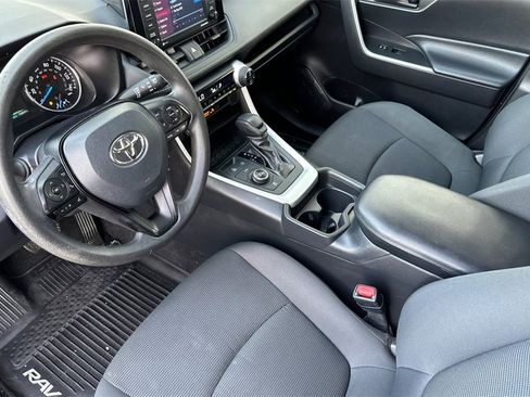 Used 2020 Toyota RAV4 LE image 11