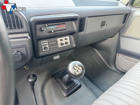 Used 1989 Ford F250 XL 2dr 4WD Standard Cab LB image 31