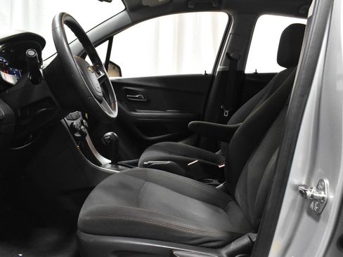 Used 2018 Chevrolet Trax LS image 4