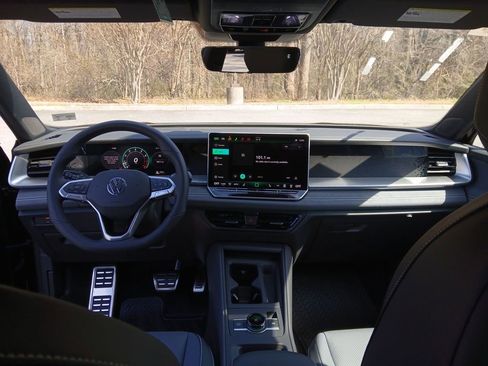 New 2026 Volkswagen Tiguan SE R-Line image 12