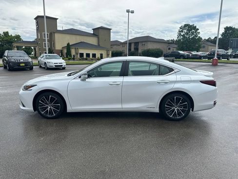 Used 2022 Lexus ES 300h w/ Premium Package FWD image 4