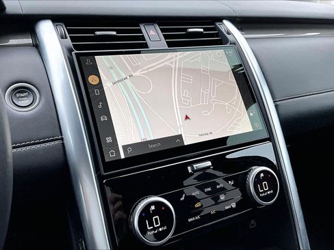 Used 2024 Land Rover Discovery Metropolitan Edition image 5