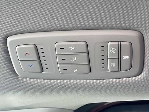 Used 2024 Kia Carnival LX image 18