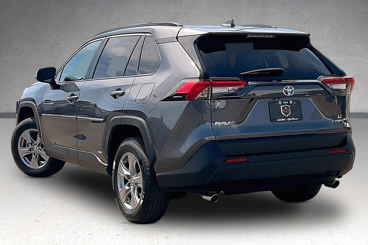 Used 2024 Toyota RAV4 LE AWD/4WD image 33