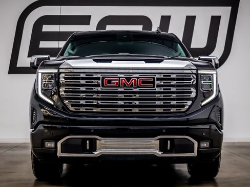 Used 2024 GMC Sierra 1500 Denali w/ Technology Package AWD/4WD image 4