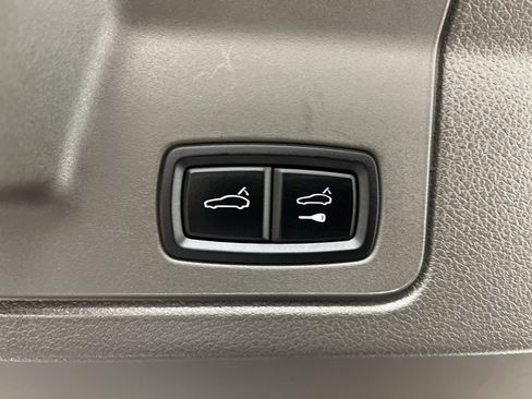 Used 2016 Porsche Panamera 4 Edition image 31