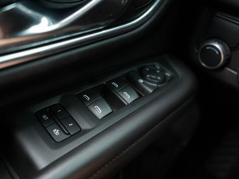 Used 2021 Chevrolet Suburban LT RWD image 29
