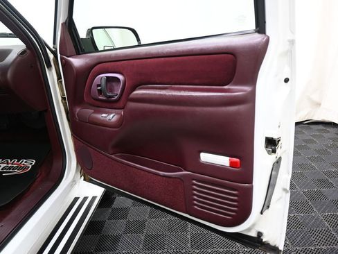 Used 1995 Chevrolet Tahoe 4WD image 16