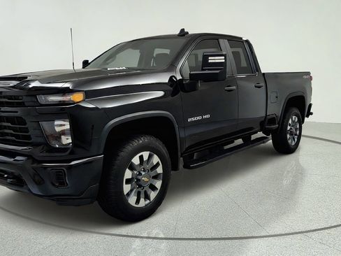Used 2024 Chevrolet Silverado 2500 Custom w/ Custom Convenience Package AWD/4WD image 1