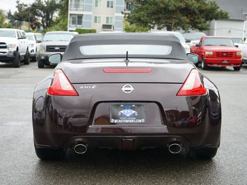 Used 2010 Nissan 370Z Touring w/ Sport Pkg RWD image 4