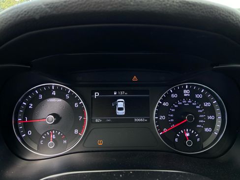 Used 2022 Kia Forte LXS FWD image 17