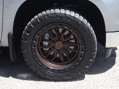 Used 2024 Chevrolet Silverado 1500 LT RWD image 46