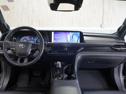 Used 2024 Toyota Crown AWD/4WD image 17