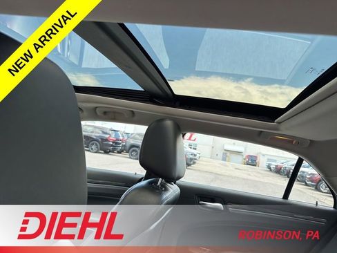 Used 2019 Chrysler 300 Touring w/ Quick Order Package 2EF RWD image 9